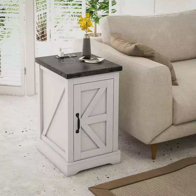 Table d'appoint HOMCOM avec station de charge et ports USB, table d'appoint de style rustique avec armoire de rangement pour salon, blanc vieilli