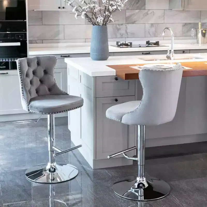Tabourets de bar pivotants en velours, tabourets de bar modernes rembourrés avec base chromée et dossier capitonné confortables pour la maison, le pub et l'îlot de cuisine - Lot de 2