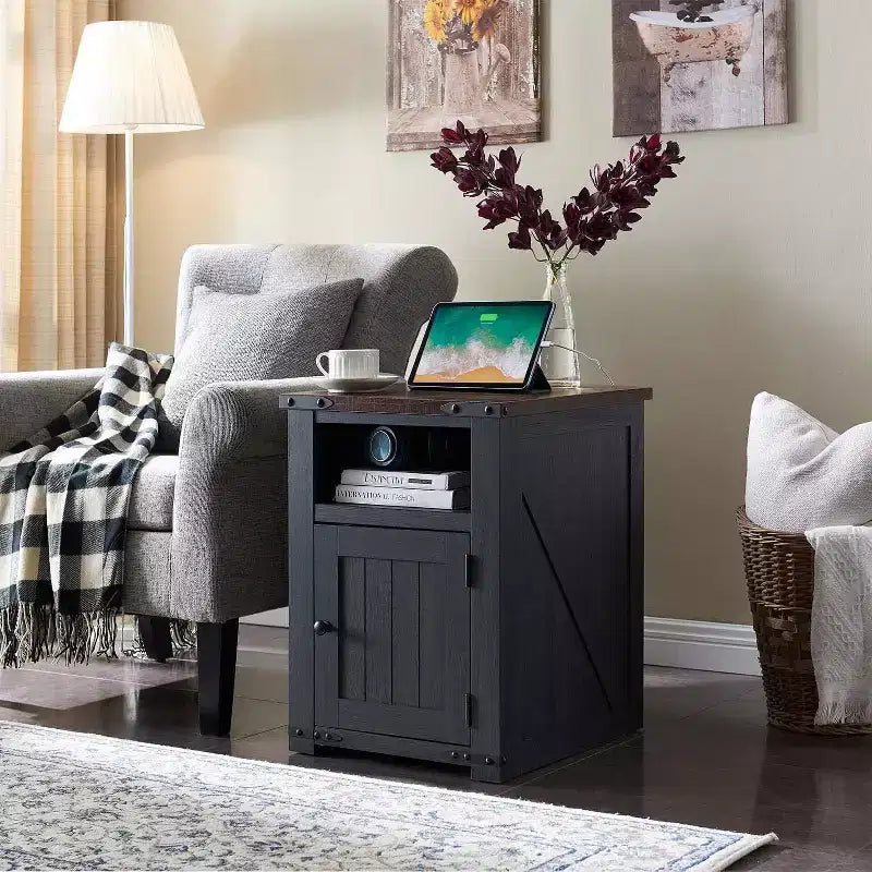 Table de chevet avec station de recharge, table d'appoint de ferme de 50,8 cm avec porte coulissante à rainures et étagère réglable pour chambre à coucher