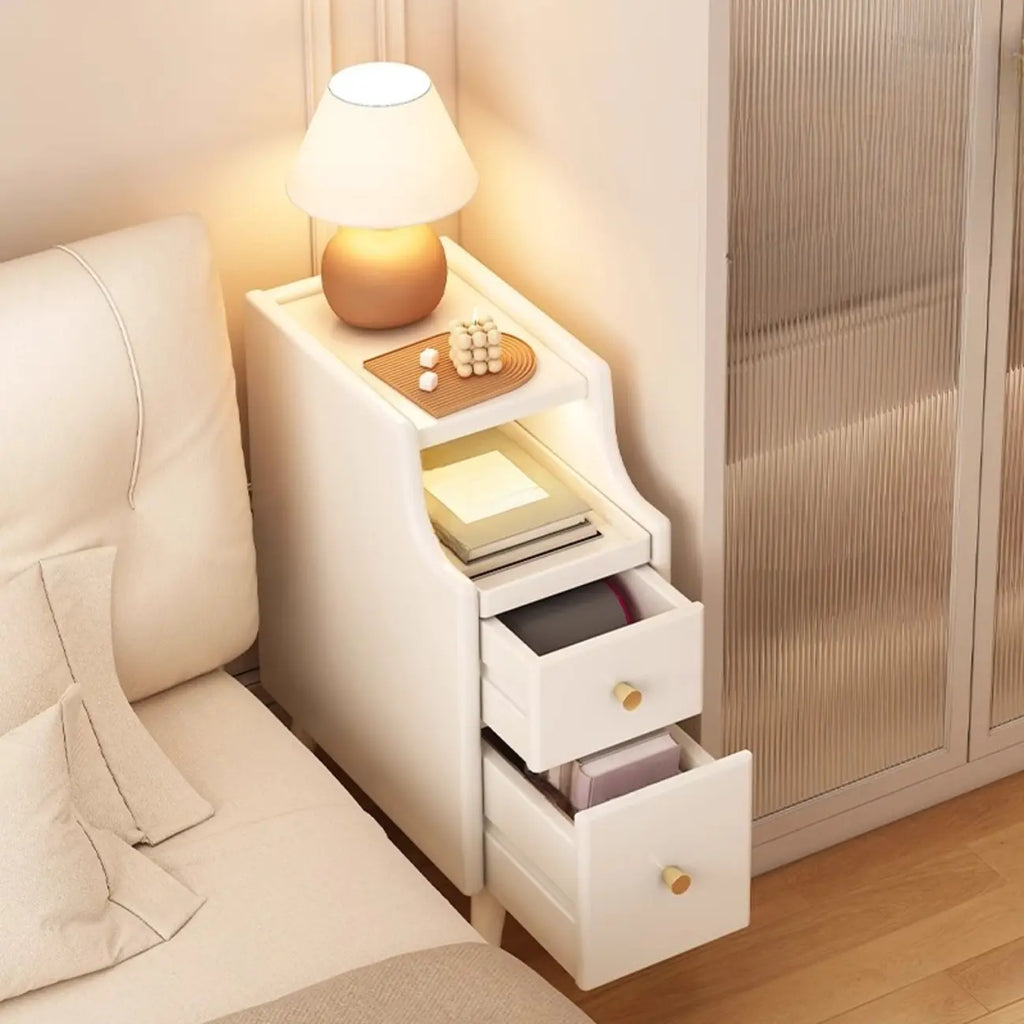 Table de chevet étroite en bois blanc à 2 étagères
